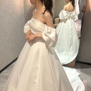 ふわふわパフスリーブドレス