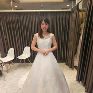 コンパクトでカジュアルに楽しめるウェディングドレス