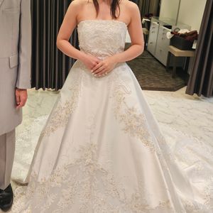 王道感が強く、生地とレースの合わせ感が可愛らしいドレス