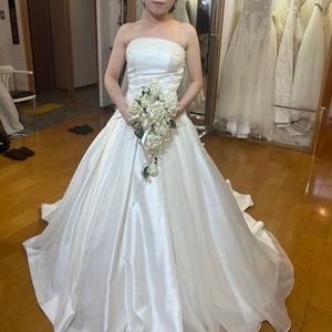 シンプルで綺麗なドレス