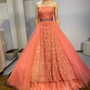 きれいな紅色ドレス