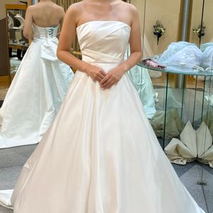 シンプルだけど少し捻りのあるAラインドレス