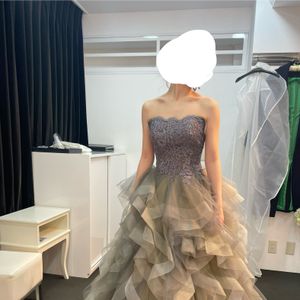グレーで可愛すぎない素敵なドレス
