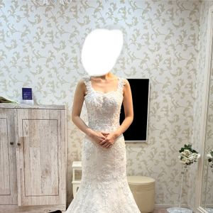 背中が大胆なお洒落なドレス