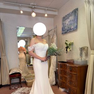 前と後ろでデザインが異なり、ガラリと印象が変わります。