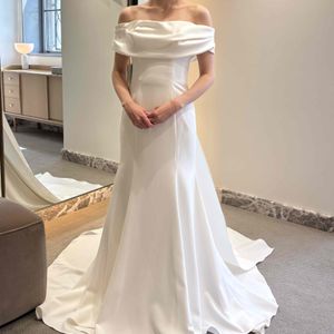 ロールカラーが可愛すぎるシンプルドレス