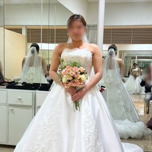 フリルで可愛らしいドレス