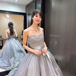 胸元がゴージャスで腰のリボンが引き締め効果