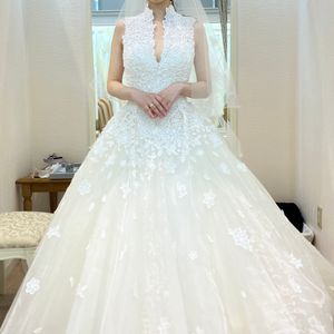 高級感のある花柄レースとチュールが可愛いドレス