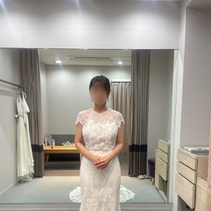 繊細レースで魅せる上品ドレス