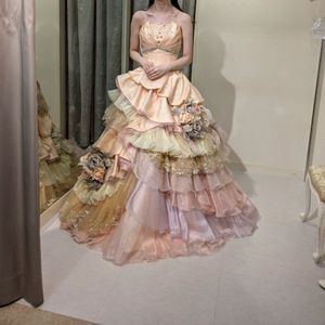 たっぷりフリルがかわいいドレス