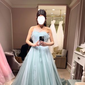 ブルーが綺麗なドレス