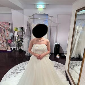 シンプルな綺麗なラインのドレス