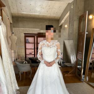 軽やかなレースのドレス