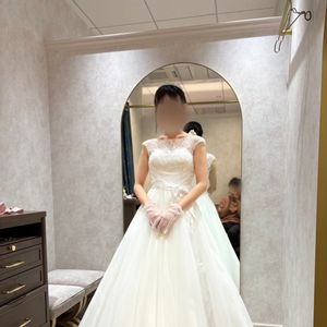 ナチュラルで控えめ、上品なドレス