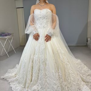 クラシカルか上品なドレス