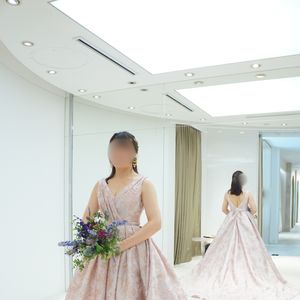 高級感がありながらも軽やかなドレス