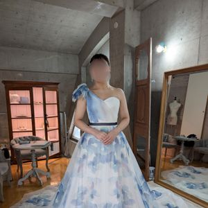 ふんわりとした質感が素敵な品のあるドレス