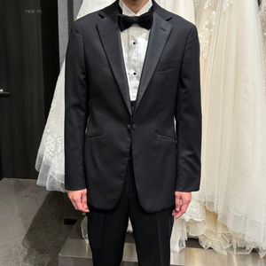丸ベストの黒タキシード
