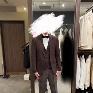茶色の衣装