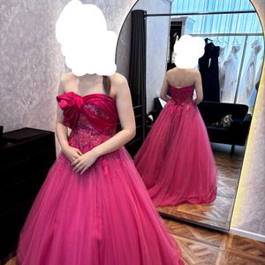 赤ピンクの落ち着いたカラードレス