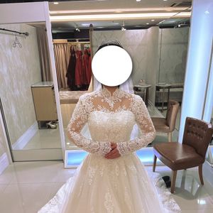 レースが美しいドレス