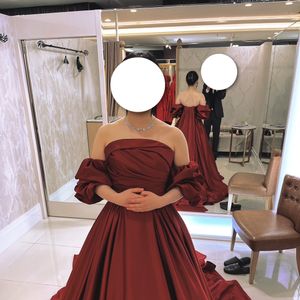 生地たっぷりの豪華なドレス