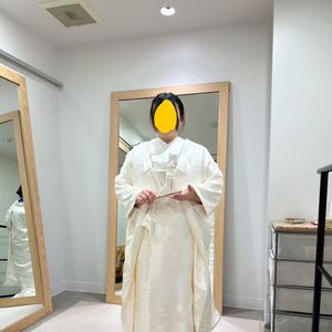 白無垢で肌触りご良く、他のと比べ着用した時に軽めのもの