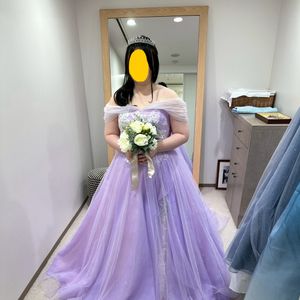 柔らかいパープルの素敵なドレス