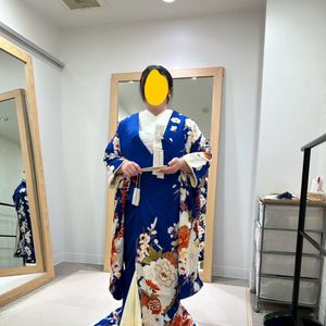 濃いめの青色で落ち着いた色の色打掛