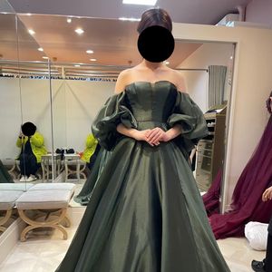 秋カラーの落ち着いたドレス