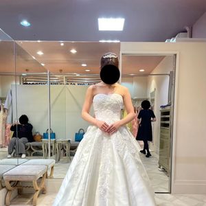 ロングトレーンの素敵なドレス