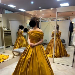 高級感のあるカラードレス