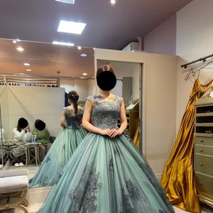 刺繍のかわいいドレス