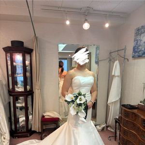 シンプルだけどワンポイントあるドレス