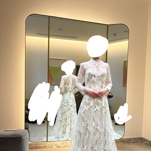 ハイネックで他と差がつくドレス