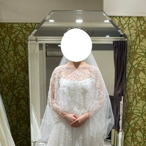 二の腕がカバーできるドレス