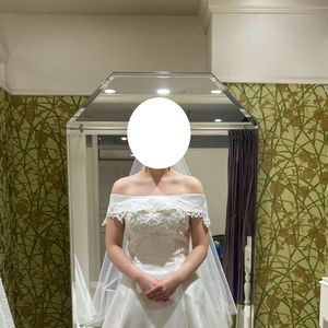 トレーンが特徴的なドレス