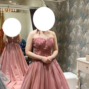 くすみカラーが可愛いドレス