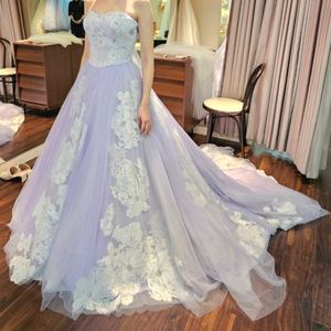 可愛らしさ溢れるパープルドレス