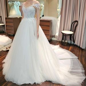 背中のパールが綺麗に見えるドレス