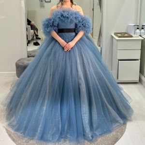 濃いめブルーの大人ドレス