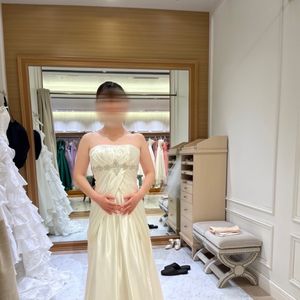 すっきりと細身に見えるドレスでした