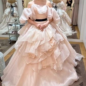 大人っぽさと可愛さの両立するカラードレス