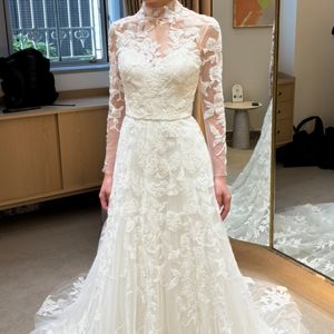 刺繍が綺麗なドレス