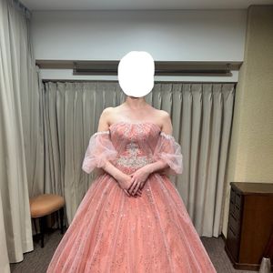 可愛らしいキラキラドレス