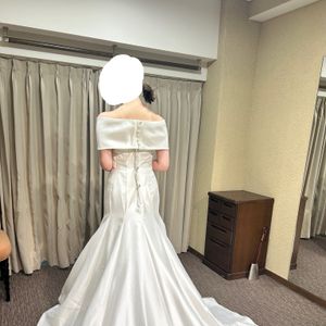 シンプルかつ存在感のあるドレス