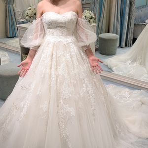 エアリーなパフスリーブドレス