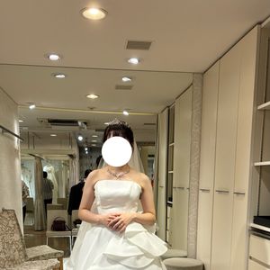 デザイン性のある個性的ドレス