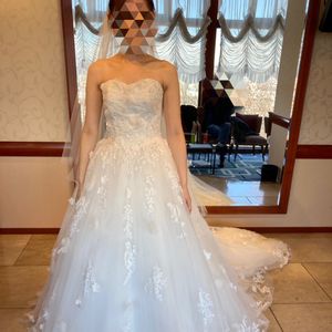 フリルと花柄で可愛さ倍増ドレス。